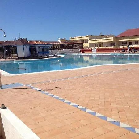 Marina Palace Vista Piscina * 아데제